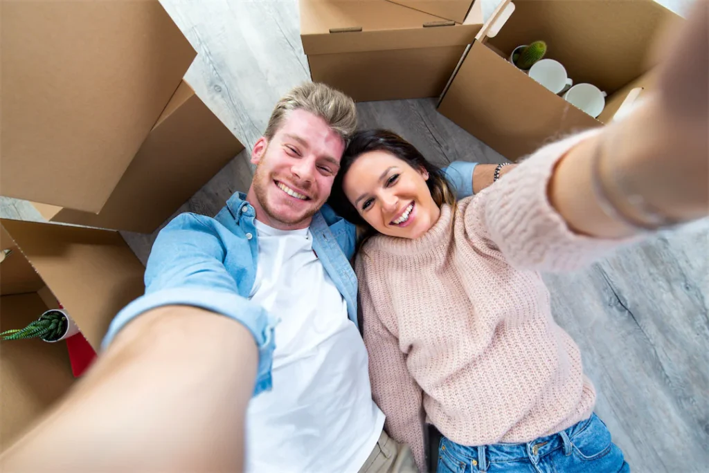 The Murray Agency husband-and-wife-take-a-selfie-moving-in-new-apartment